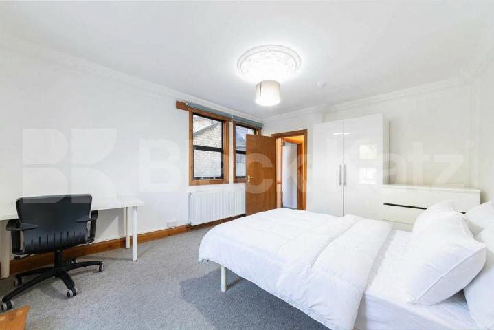 A well-presented two-bedroom apartment to rent on Finchley Road, NW3, available now Finchley Road, Hampstead, NW3,  London