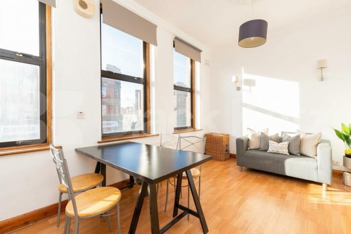A well-presented two-bedroom apartment to rent on Finchley Road, NW3, available now Finchley Road, Hampstead, NW3,  London