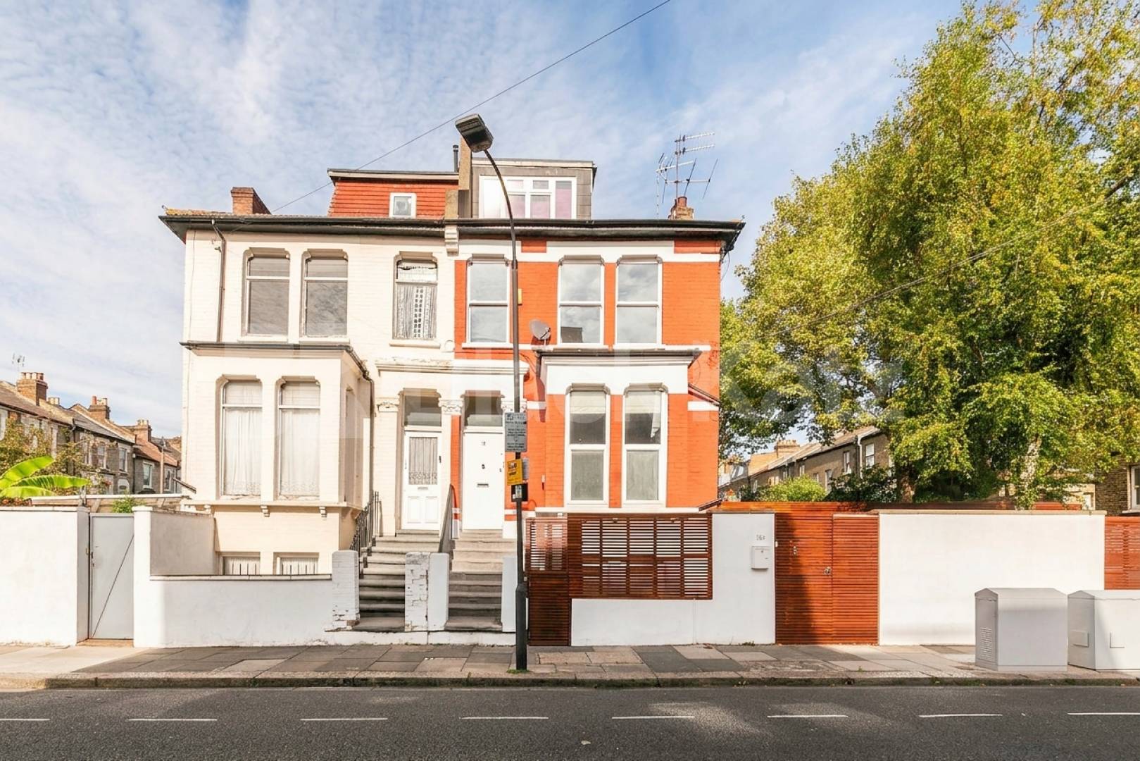 A well-presented one bedroom split-level property to rent on Thornfield Road, W12, available from the start of December Thornfield Road, London, W12,  London