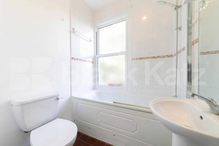 A well-presented one bedroom split-level property to rent on Thornfield Road, W12, available from the start of December Thornfield Road, London, W12,  London