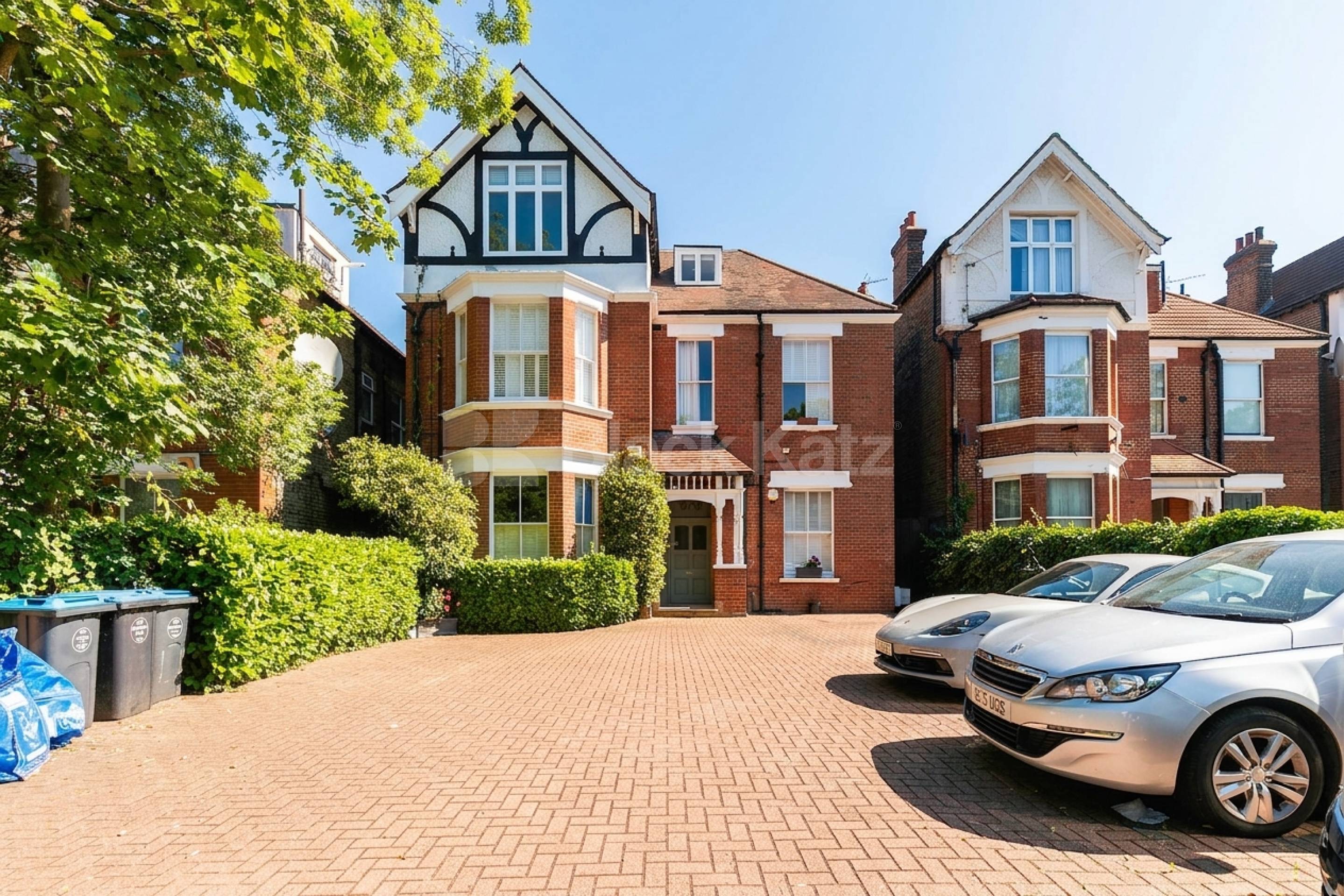 A spacious one-bedroom second-floor flat located on Willesden Lane, NW2 Willesden Lane, London, NW2,  London NW2