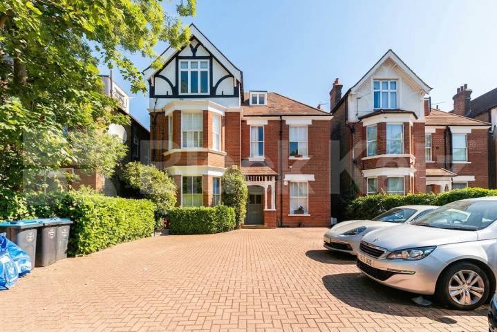 A spacious one-bedroom second-floor flat located on Willesden Lane, NW2 Willesden Lane, London, NW2,  London