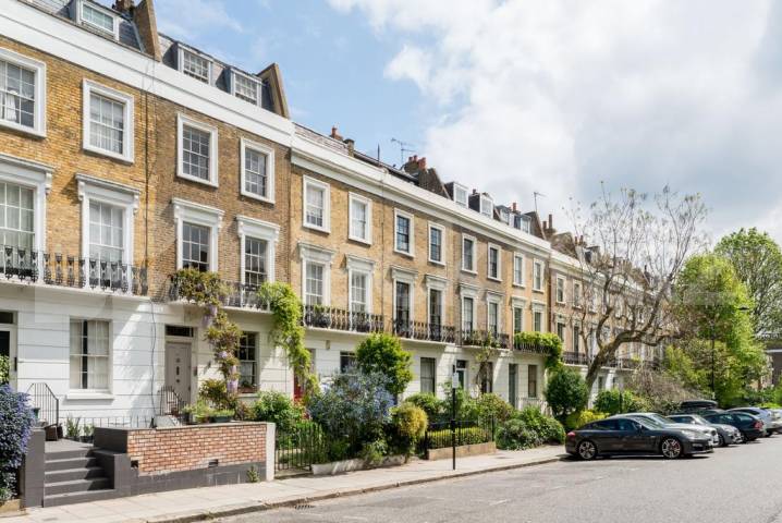 Spacious two double bedroom property in a beautiful period coversion Albert Street, Camden