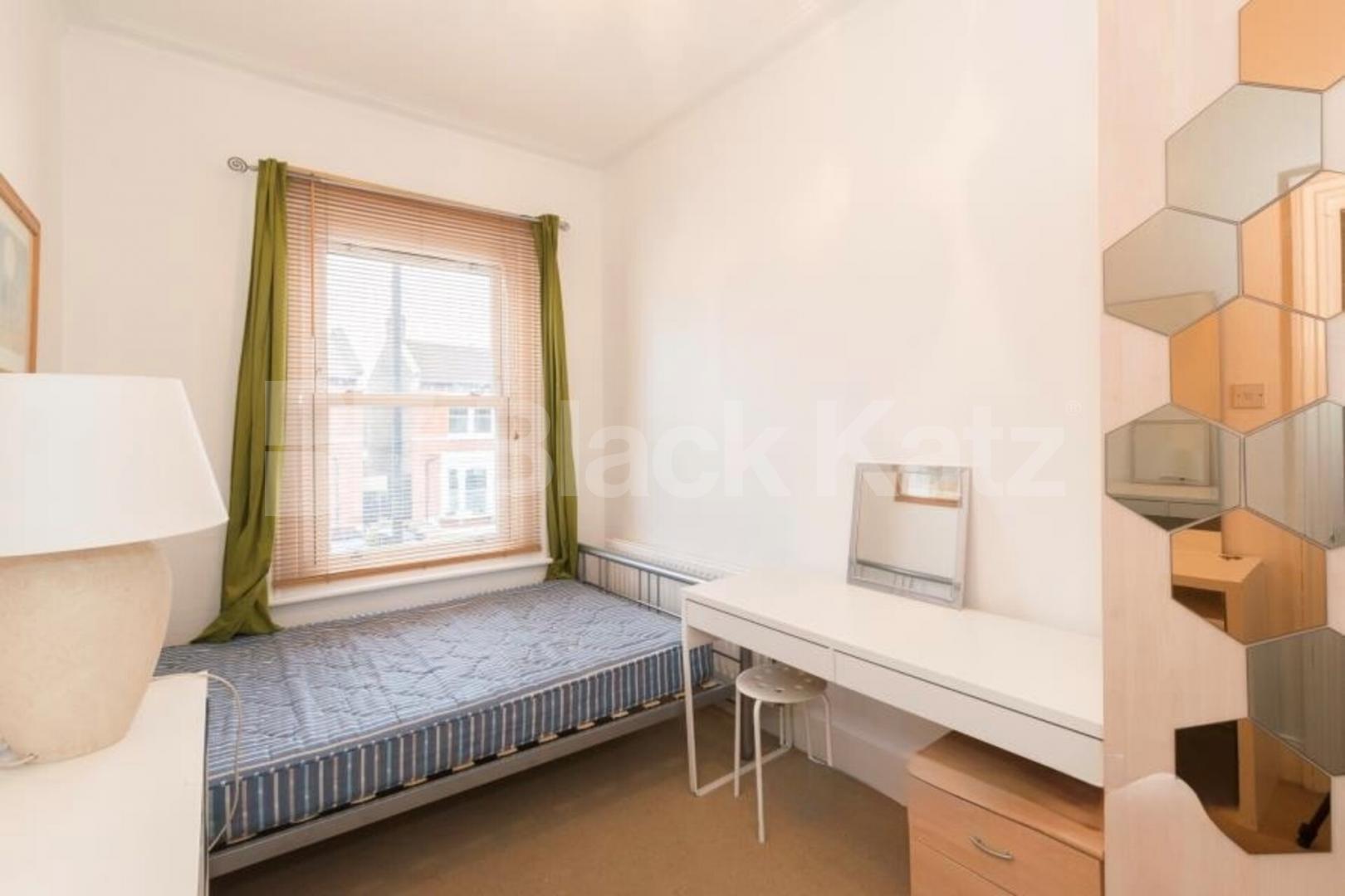 A spacious three-bedroom flat located on Alexandra Road N8 Alexandra Road, Turnpike Lane 