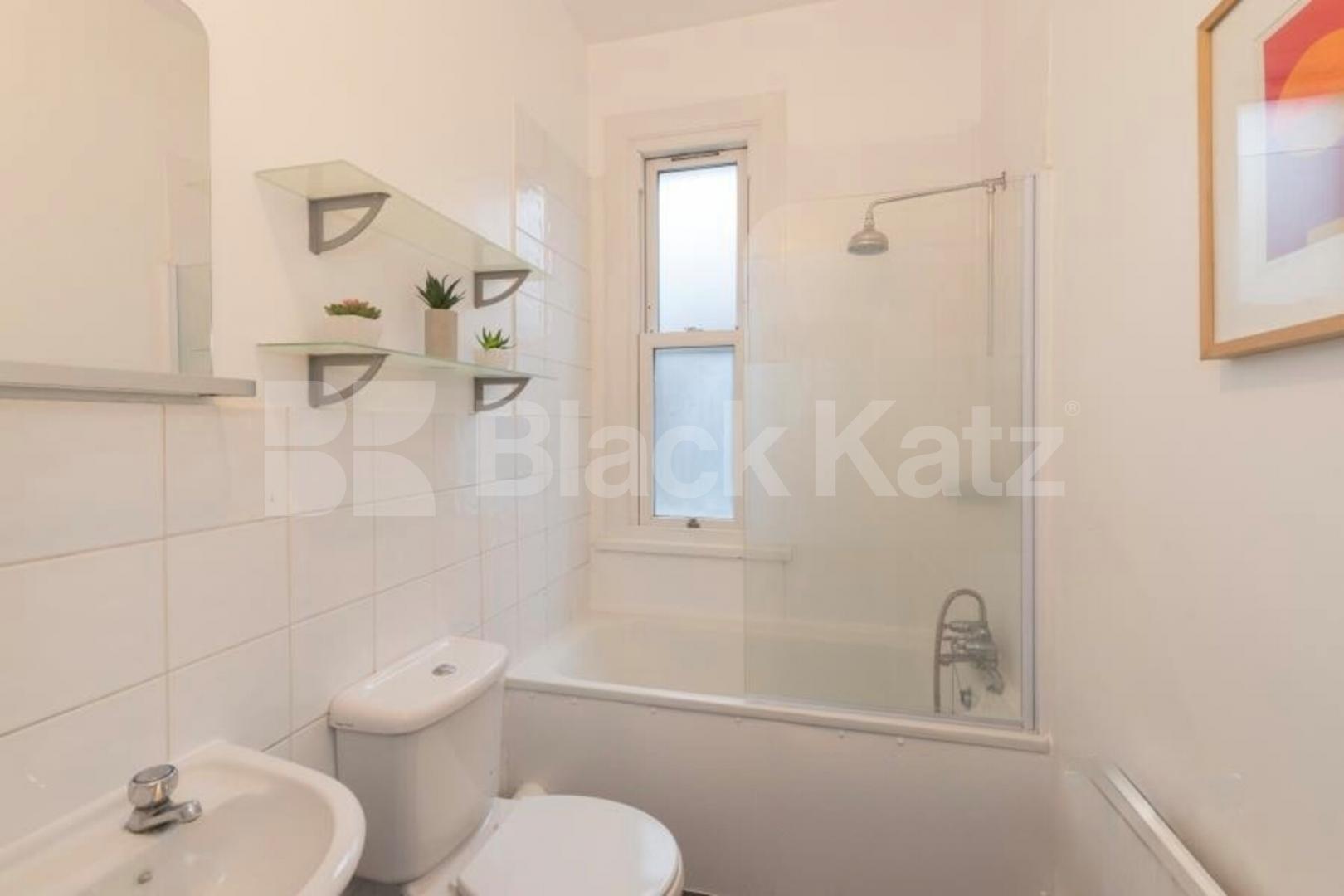 A spacious three-bedroom flat located on Alexandra Road N8 Alexandra Road, Turnpike Lane 