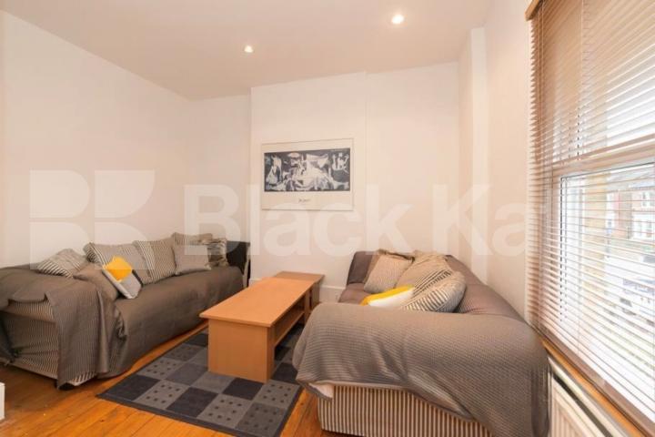 A spacious three-bedroom flat located on Alexandra Road N8 Alexandra Road, Turnpike Lane 
