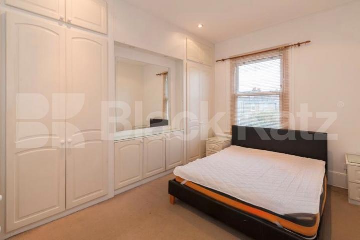 A spacious three-bedroom flat located on Alexandra Road N8 Alexandra Road, Turnpike Lane 