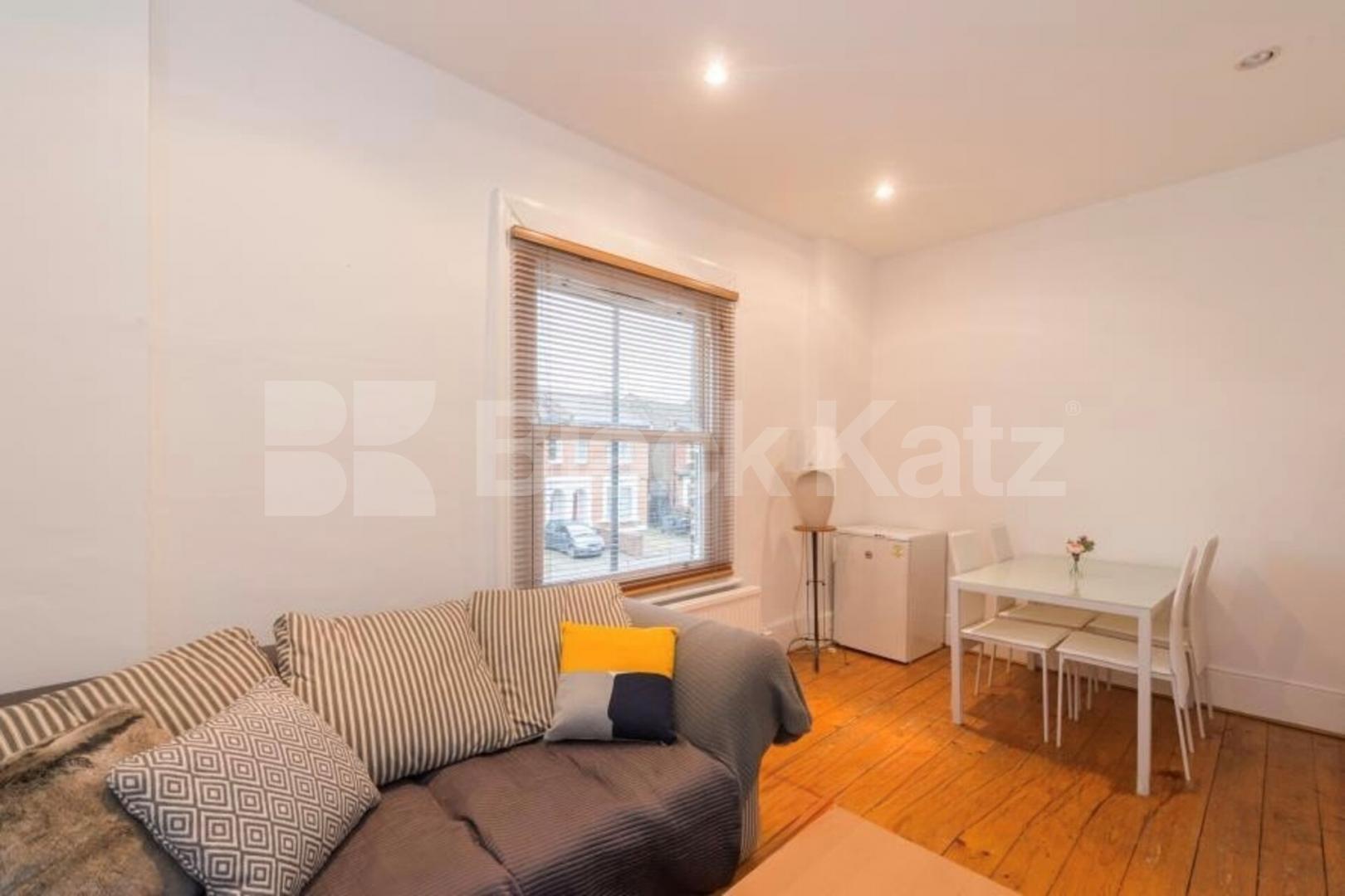 A spacious three-bedroom flat located on Alexandra Road N8 Alexandra Road, Turnpike Lane 
