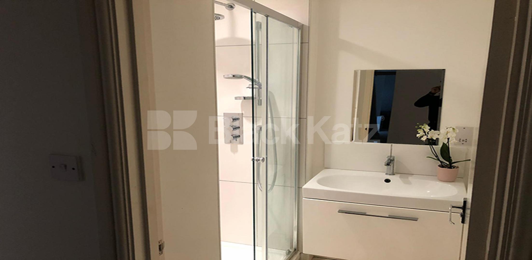 			NEW INSTRUCTION!, 2 Bedroom, 1 bath, 1 reception Flat			 Alma Square, ST JOHNS WOOD