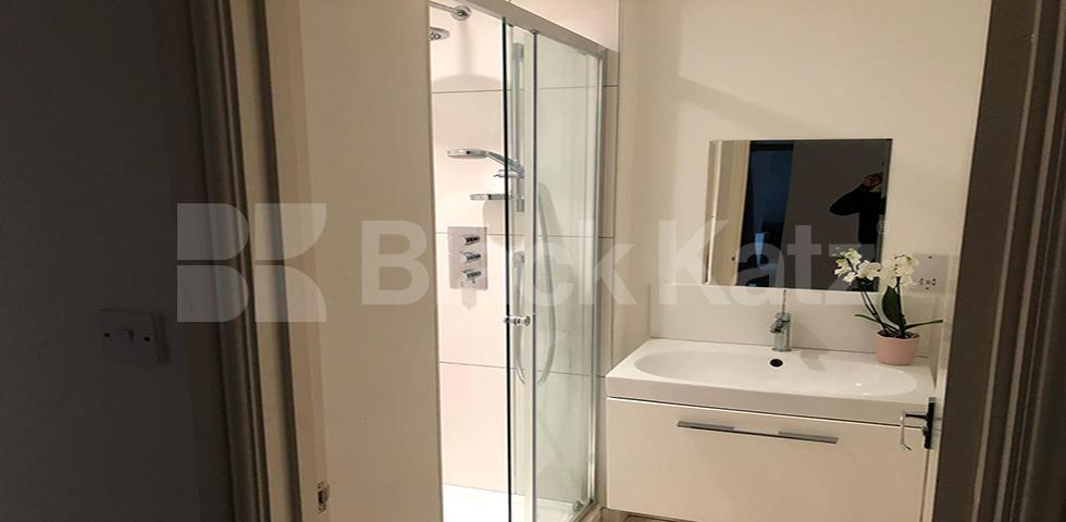 			NEW INSTRUCTION!, 2 Bedroom, 1 bath, 1 reception Flat			 Alma Square, ST JOHNS WOOD