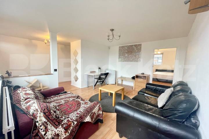 Duplex apartment with additional study room & hot water & heating included  Amina Way, Bermondsey