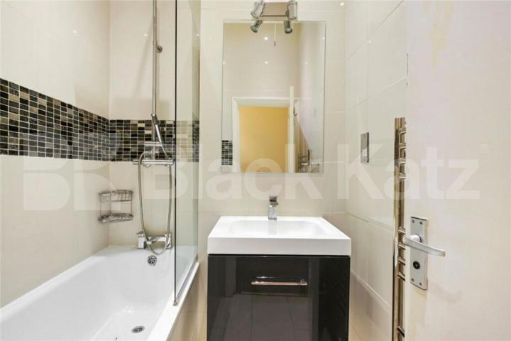 1 bedroom property located on a sought after Road in Holloway Annette Road , Holloway