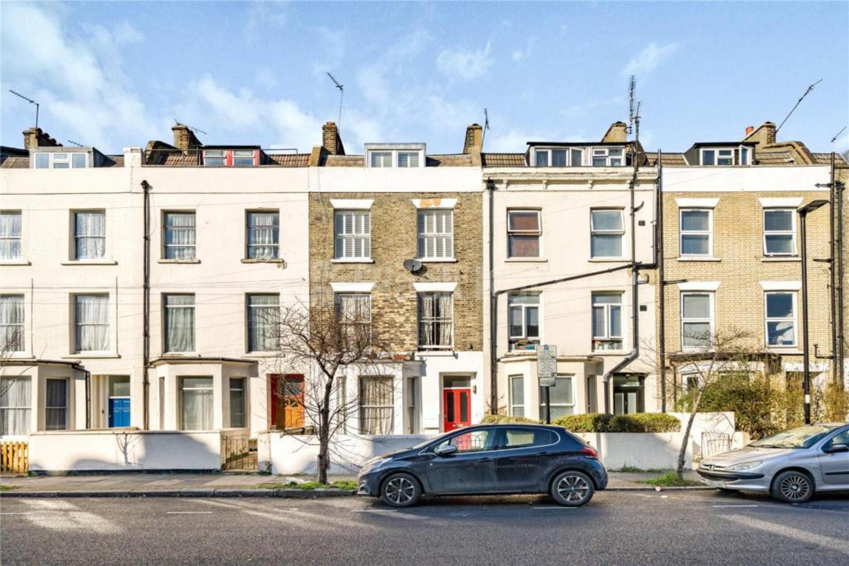 Modern 6 bedroom house split over 3 floors with 2 bathrooms and private garden Arthur Raod, Holloway N7