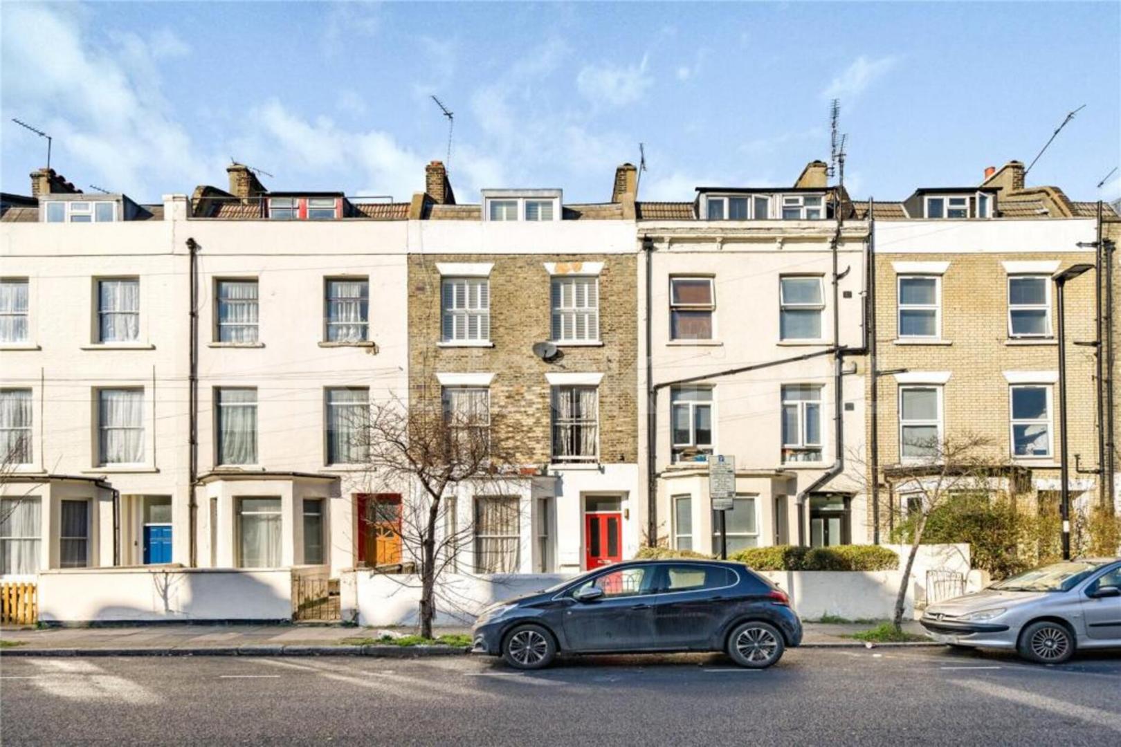 Modern 6 bedroom house split over 3 floors with 2 bathrooms and private garden Arthur Raod, Holloway