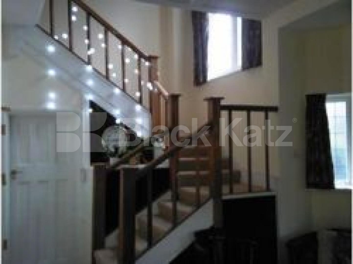 			Studio Apartment, 1 bath, 1 reception Flat			 Great North Road, HIGHGATE