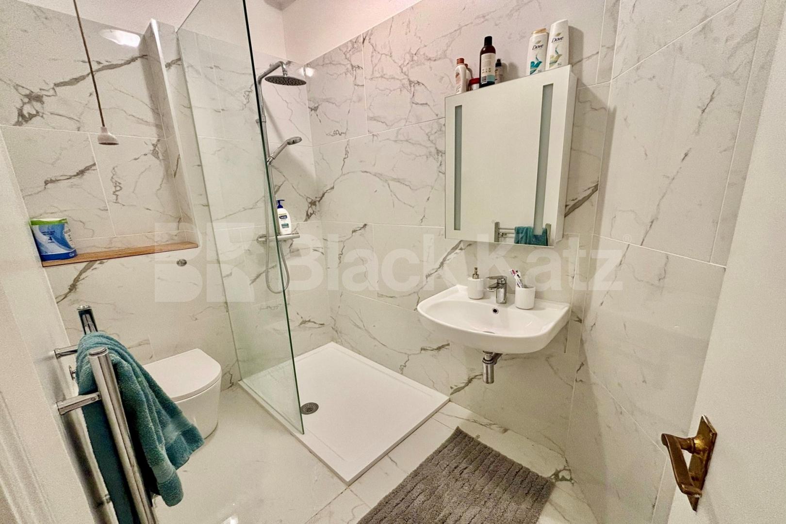 Period charm & contemporary living with private roof terrace Brayburne Avenue, Clapham Old Town 