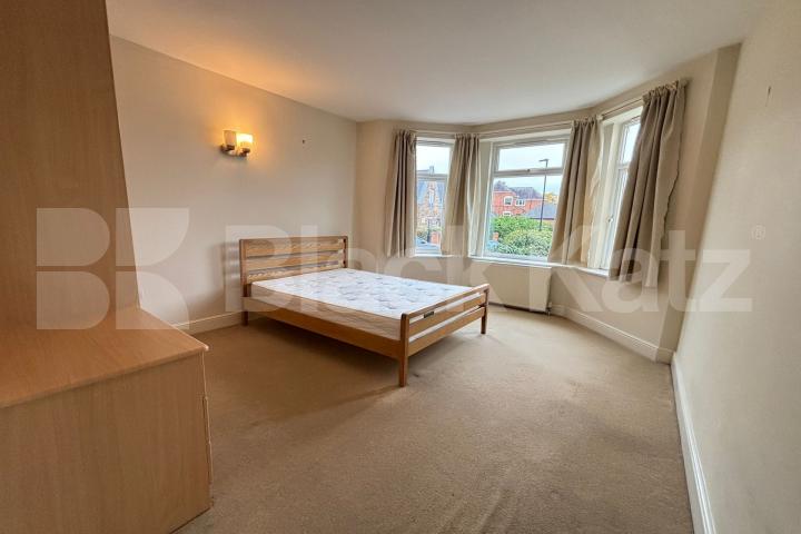 Generous three bedroomed, two bathroomed period conversion   Farnan Road  , Streatham