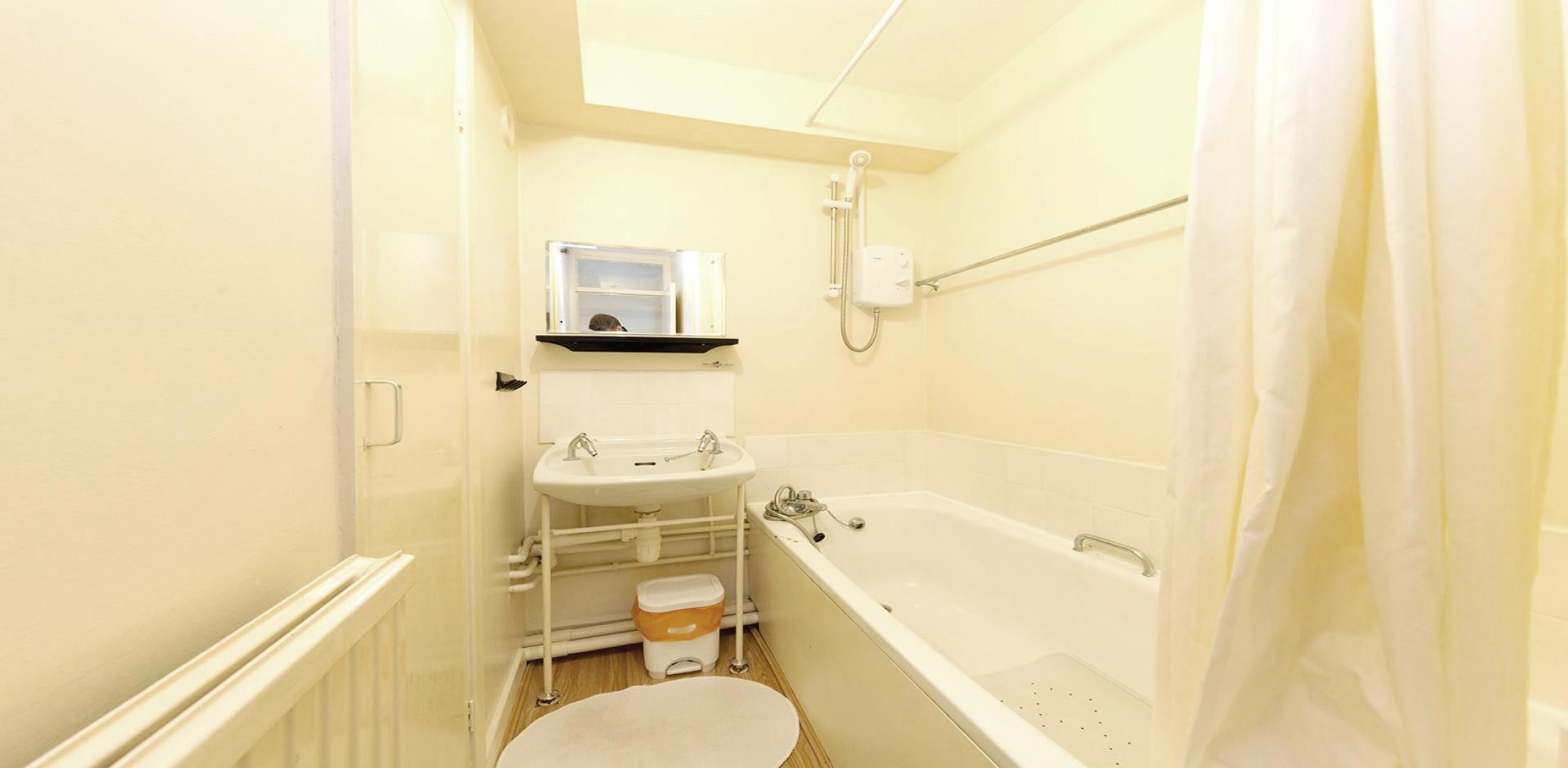 			3 Bedroom, 1 bath, 1 reception Flat			 Willesden Lane , WILLESDEN GREEN 