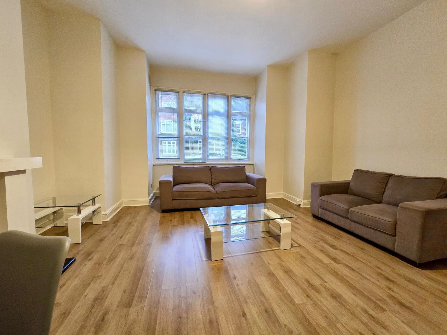 			2 Bedroom, 2 bath, 1 reception Flat			 Stanley Gardens, Willesden Green