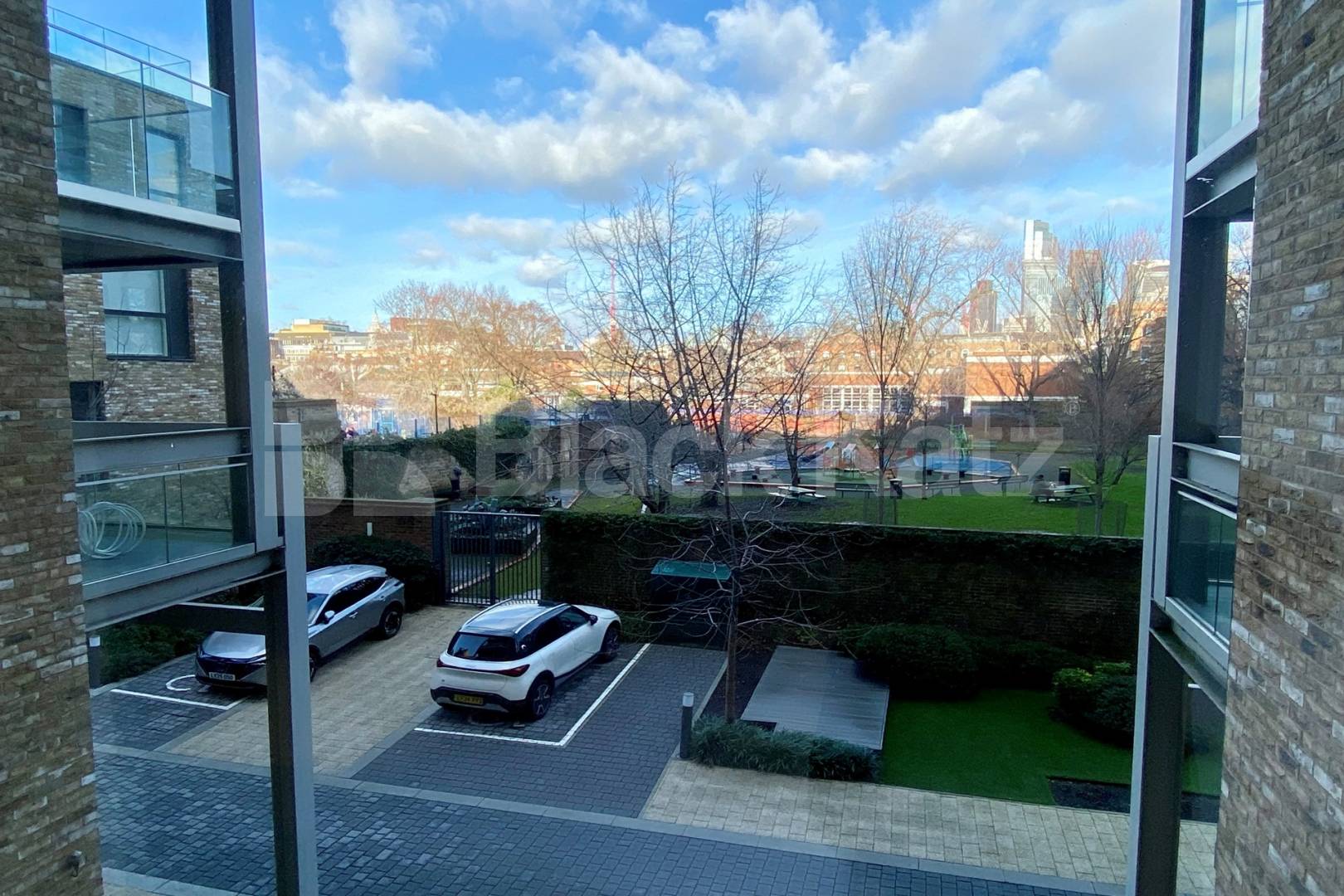 Stunning apartment, superbly located & with 24hr Concierge Hilary Mews, Borough