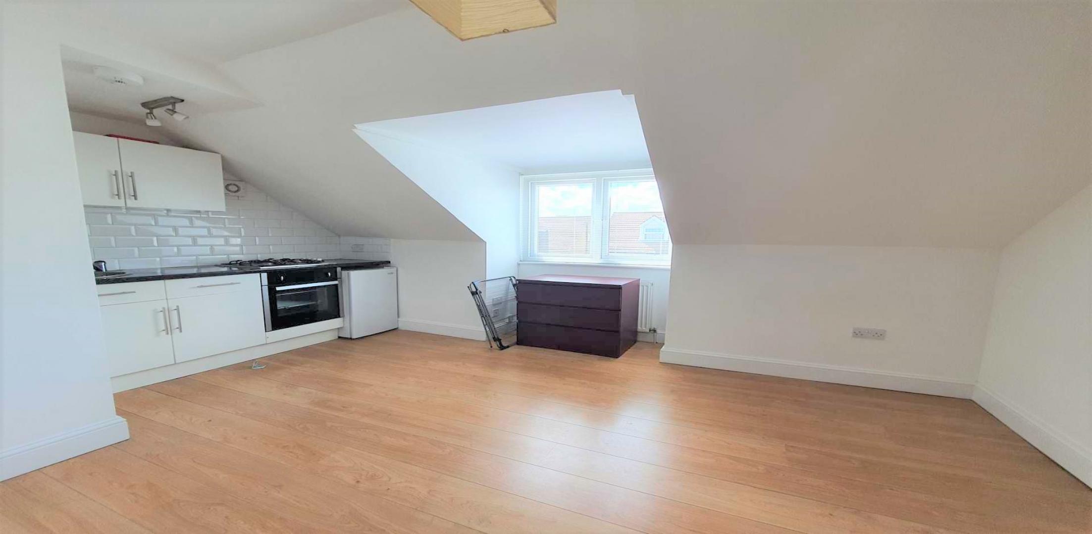 			NEW INSTRUCTION, Studio Apartment, 1 bath, 1 reception Flat			 Elm Grove, CRICKLEWOOD