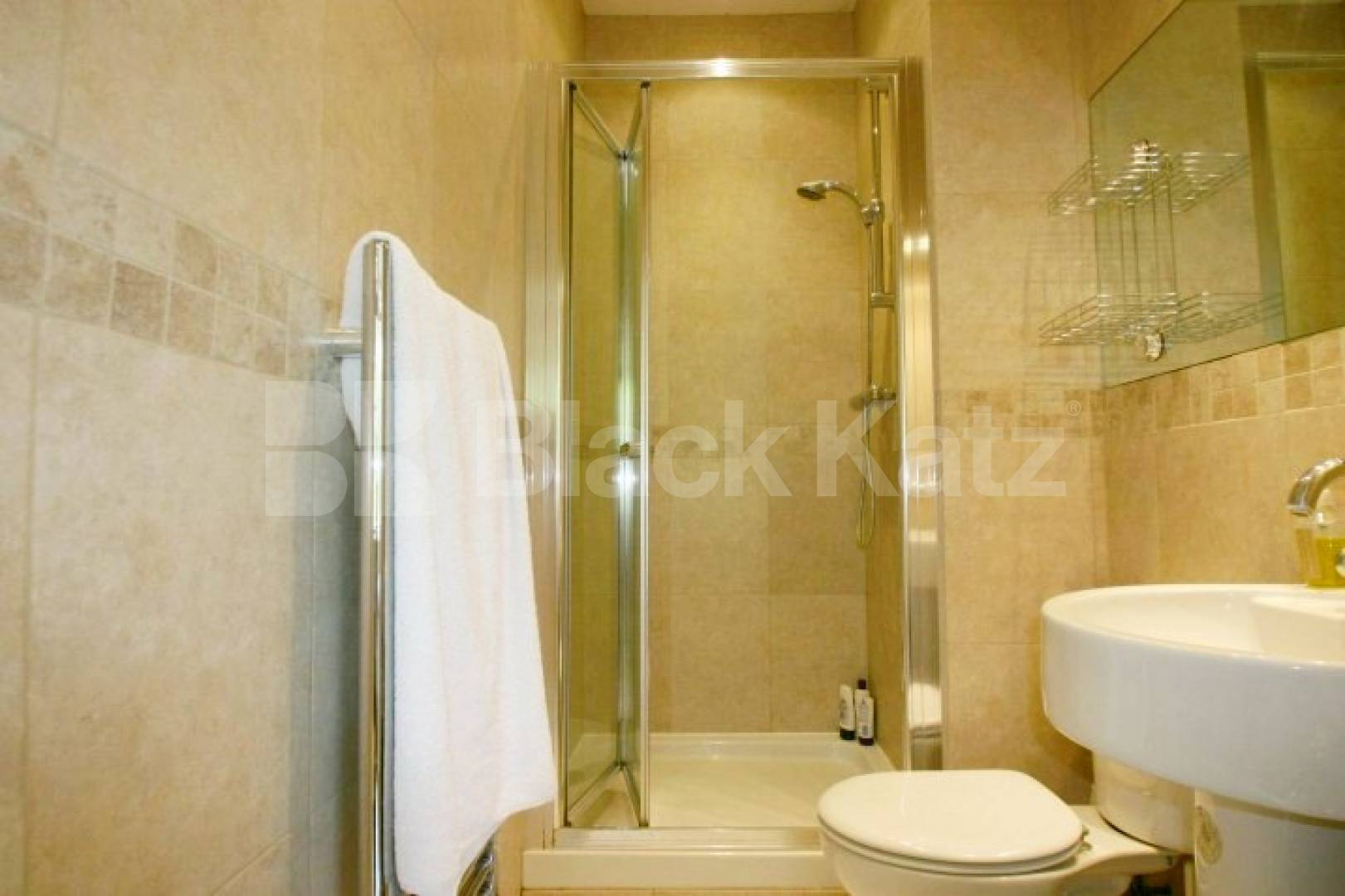 			LARGE 3 BED WITH MEZZANINE LEVEL!, 3 Bedroom, 1 bath, 1 reception Flat			 Frognal, HAMPSTEAD-FROGNAL