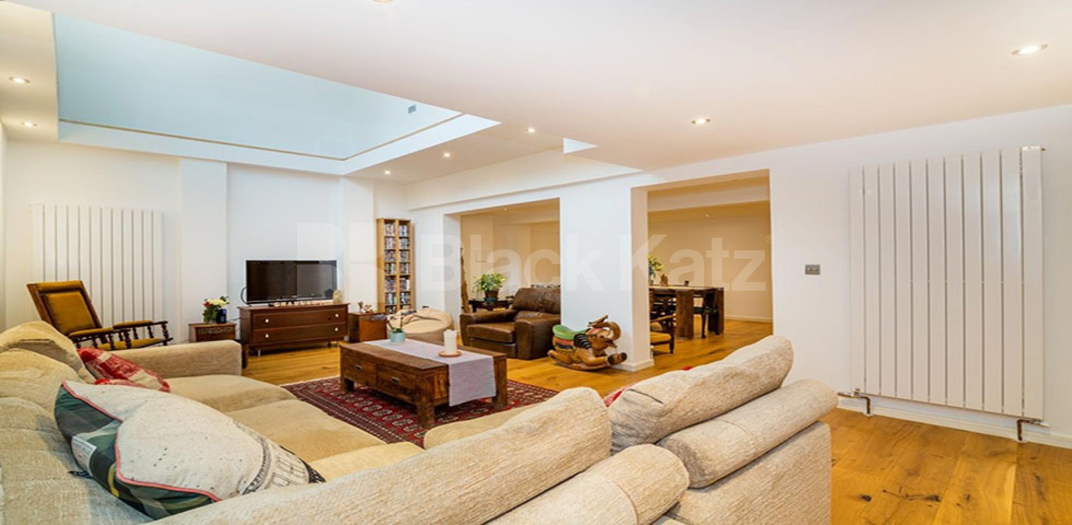 			STUNNING CONVERTED PUB - 3 BED - 2 BATH!, 3 Bedroom, 1 bath, 1 reception Flat			 Wilmot Place, CAMDEN