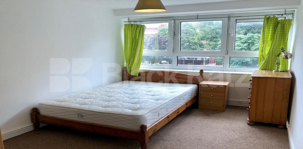			4 Bedroom, 1 bath, 1 reception Apartment			 Bullen Street, Battersea