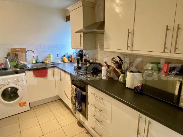 Duplex apartment with balcony & 1150 Sq. Ft of living & entertaining space Bullen Street, Battersea