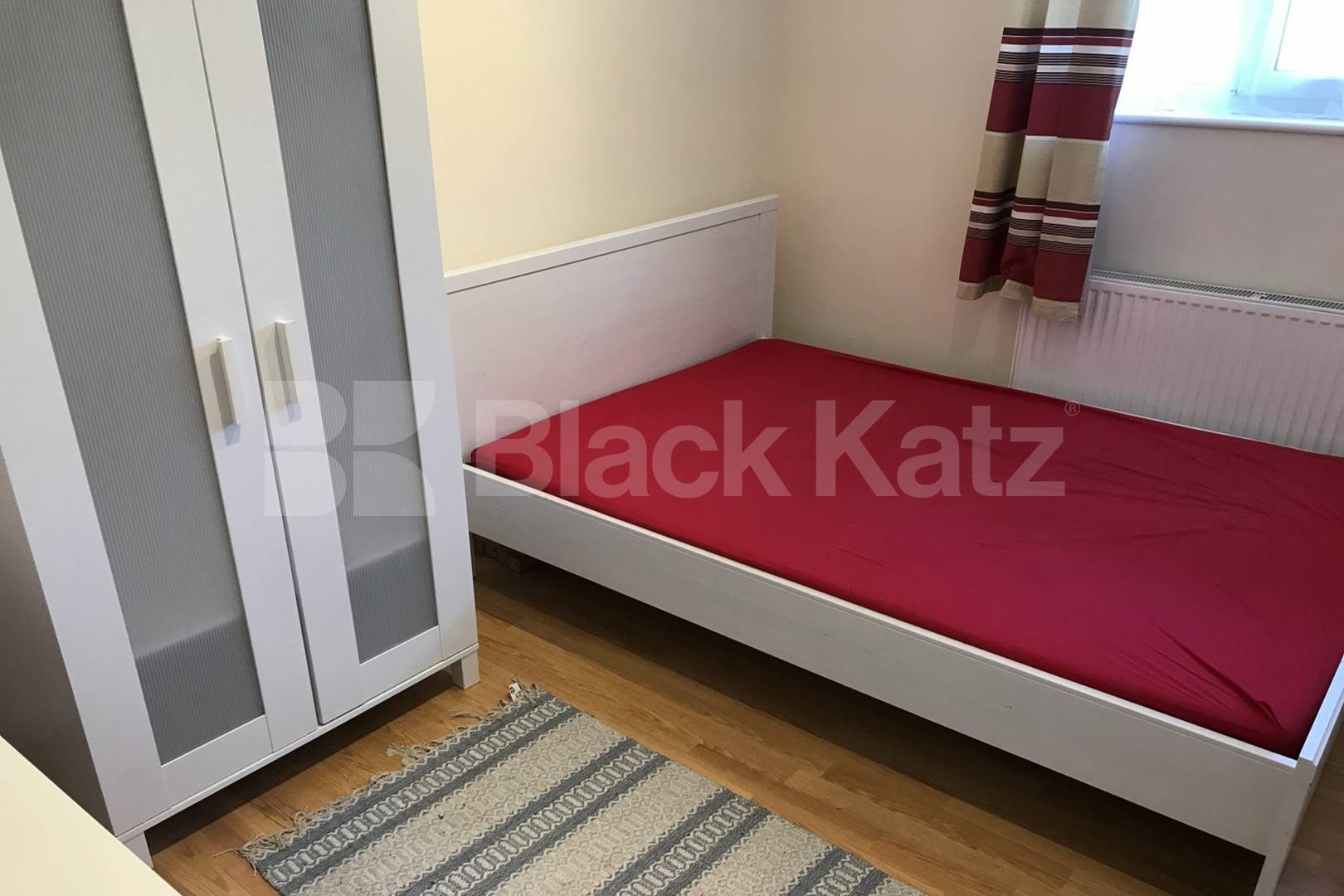 Flooded with natural light & superbly located Damien Street , Whitechapel / Aldgate