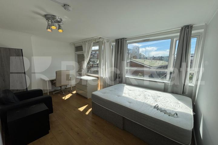 Duplex three double bedroomed apartment with balcony Coopers Road, Bermondsey