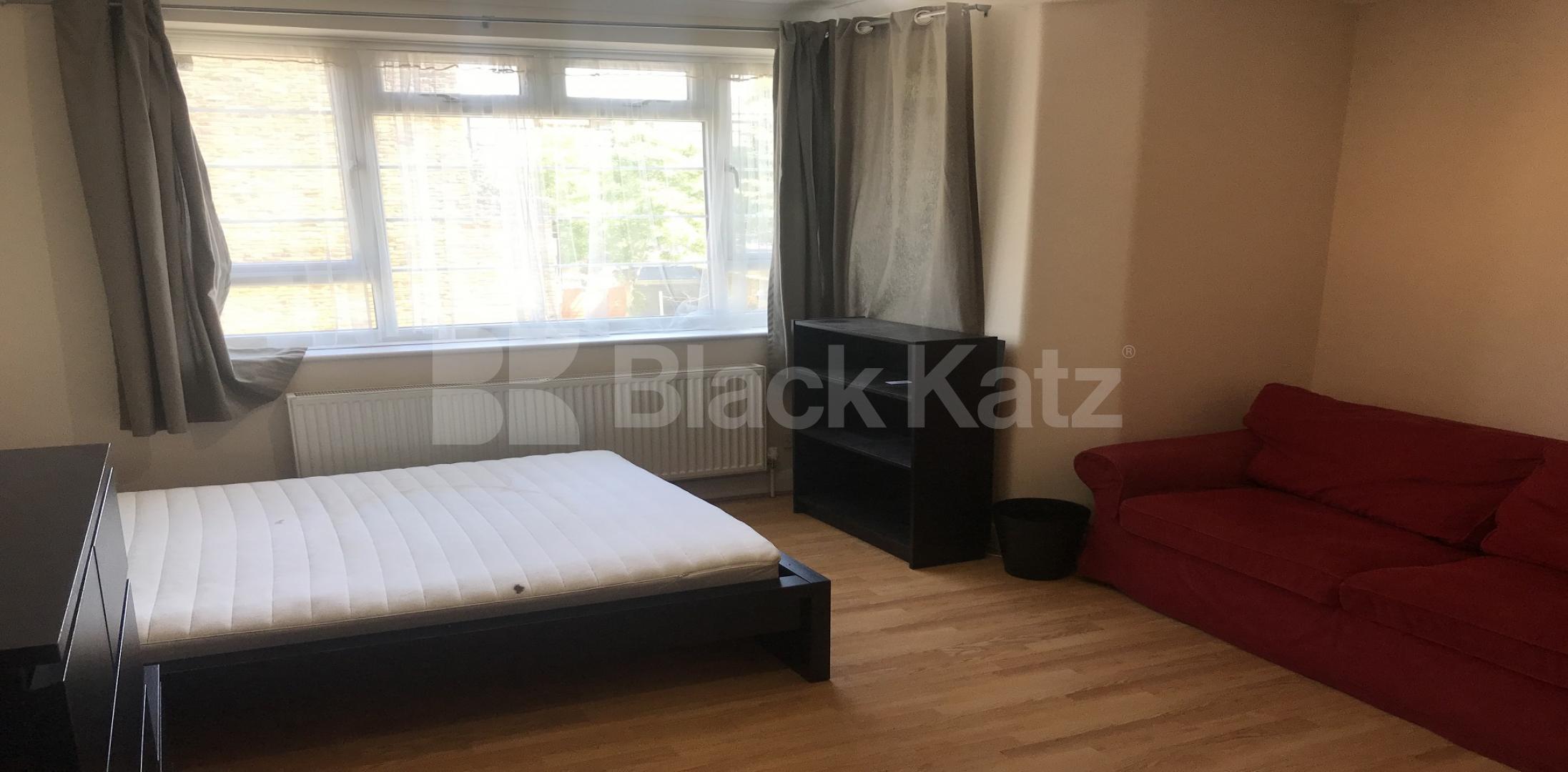 			LET , 3 Bedroom, 1 bath, 0 reception Apartment			 Damien Street , Whitechapel / Aldgate