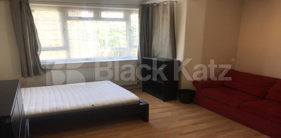 			LET , 3 Bedroom, 1 bath, 0 reception Apartment			 Damien Street , Whitechapel / Aldgate
