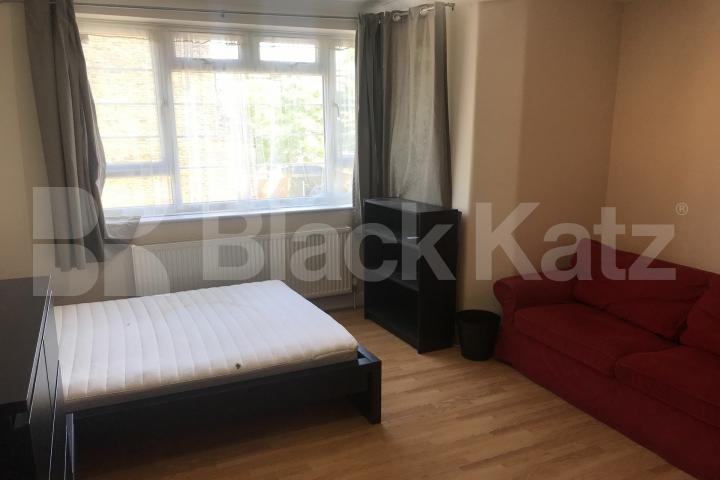 Flooded with natural light & superbly located Damien Street , Whitechapel / Aldgate