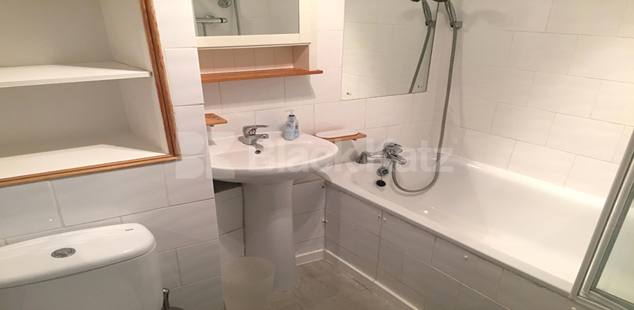 			RENT INCLUDES HEATING & HOT WATER!, 1 Bedroom, 1 bath, 1 reception Flat			 Primrose Hill Road, PRIMROSE HILL