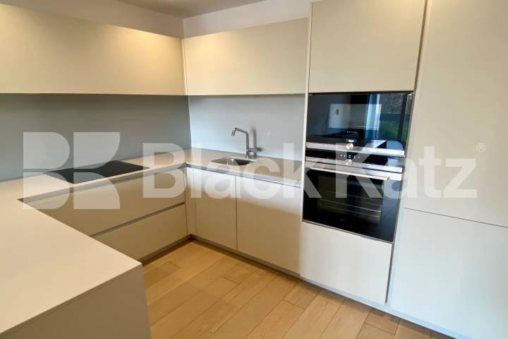 Stunning apartment, superbly located & with 24hr Concierge Hilary Mews, Borough