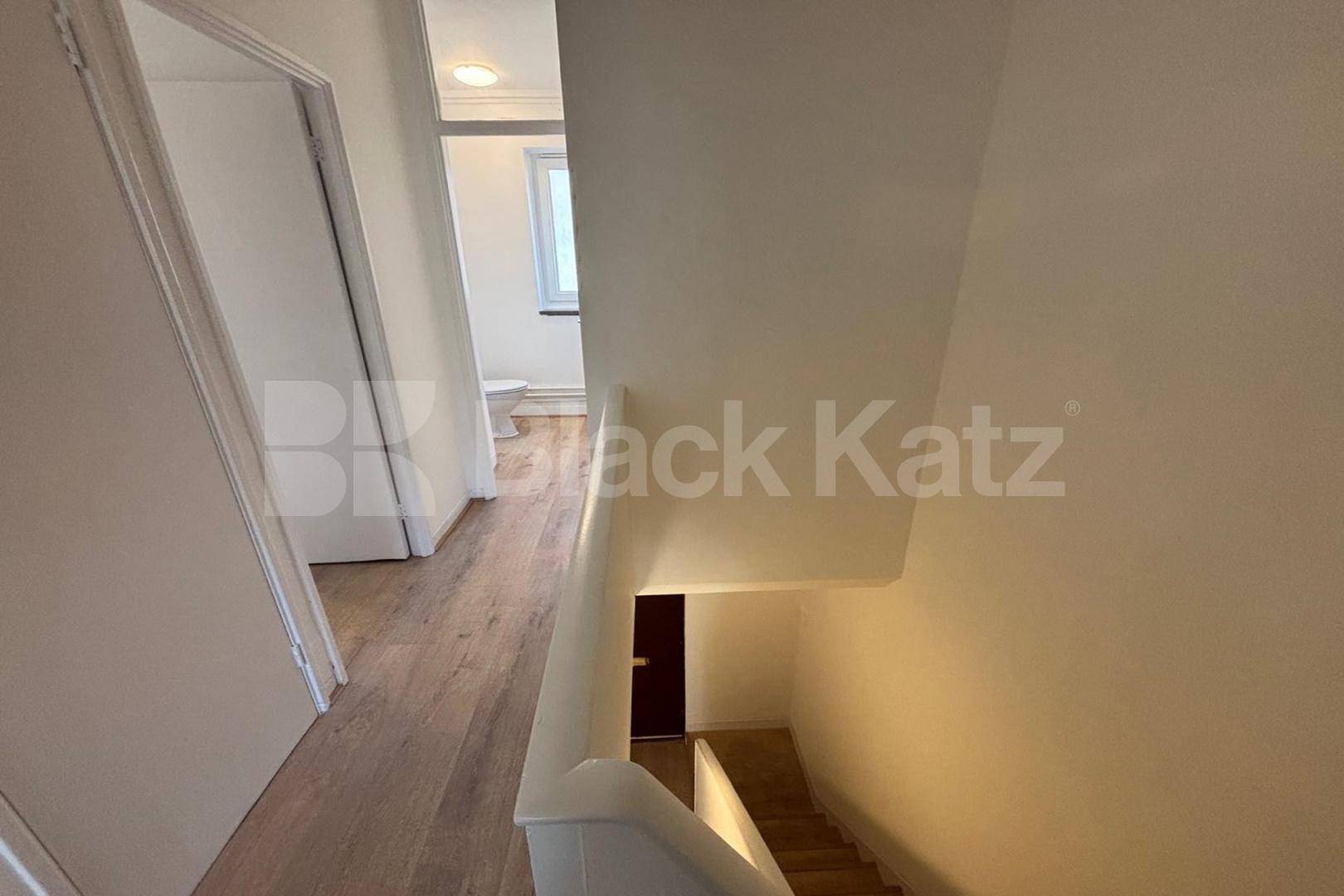 Superbly located & newly redecorated duplex apartment with private patio garden  Burbage Close, Borough 