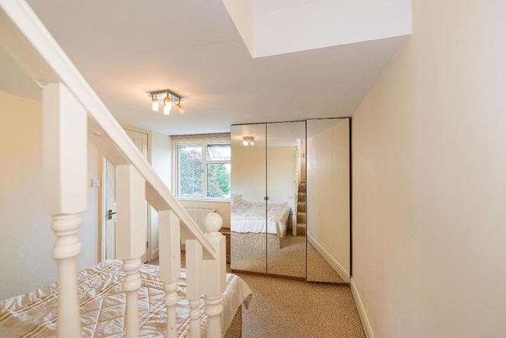 Modern and Central Apartment Park Drive, Golders Green