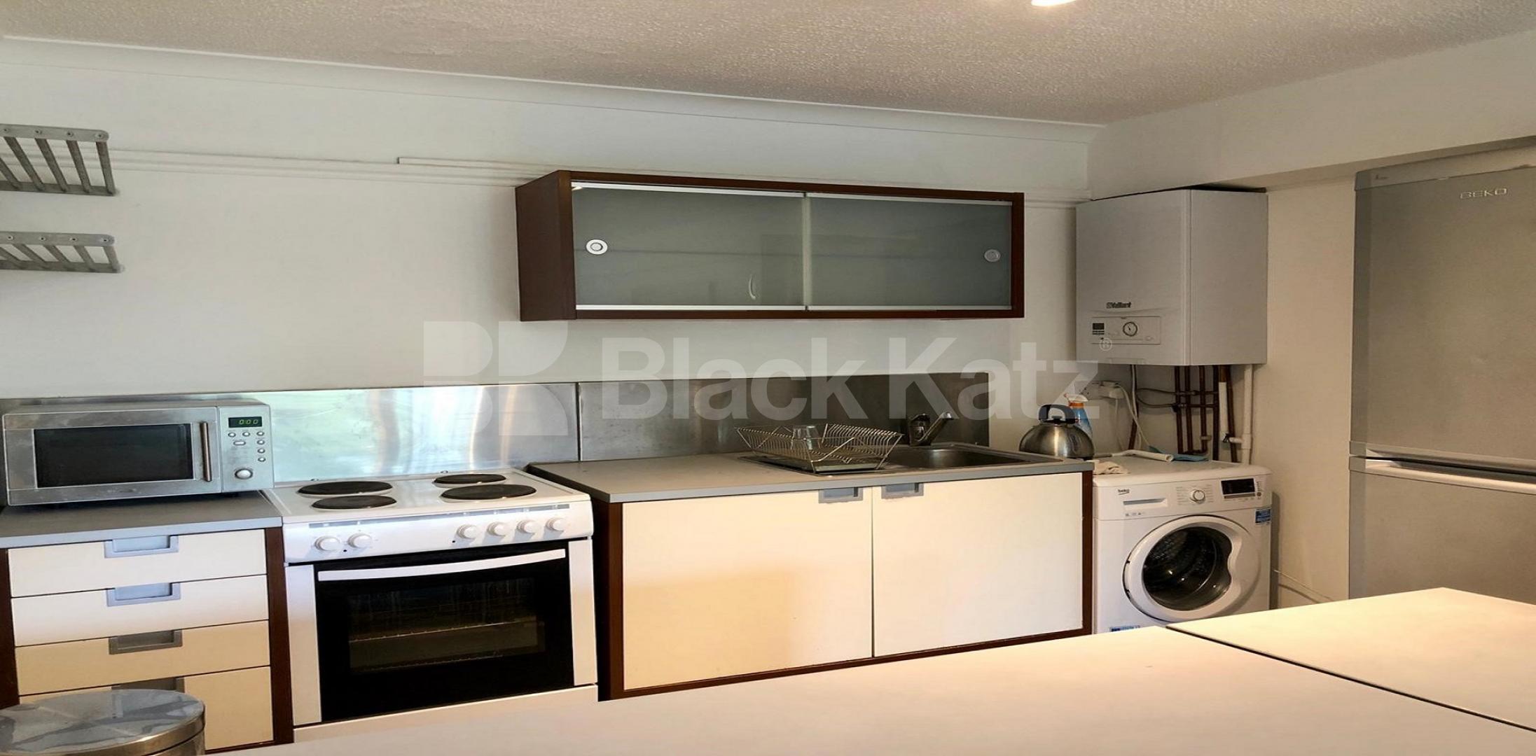 			4 Bedroom, 1 bath, 1 reception Apartment			 Bullen Street, Battersea