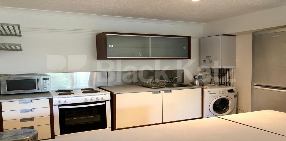 			4 Bedroom, 1 bath, 1 reception Apartment			 Bullen Street, Battersea