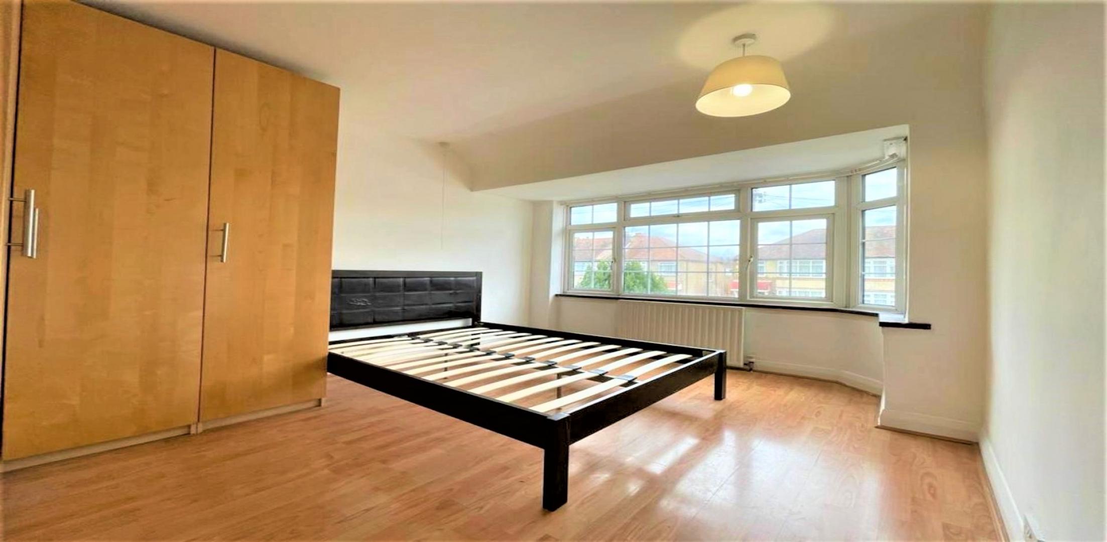 			5 Bedroom, 3 bath, 1 reception Semi-Detached House			 Bleasdale Avenue, Perivale