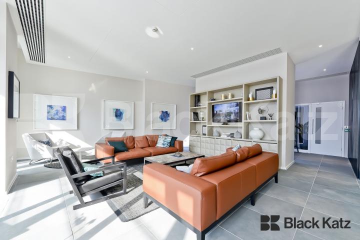  Highly desirable development with stunning unhindered views Dollar Bay Place, Canary Wharf
