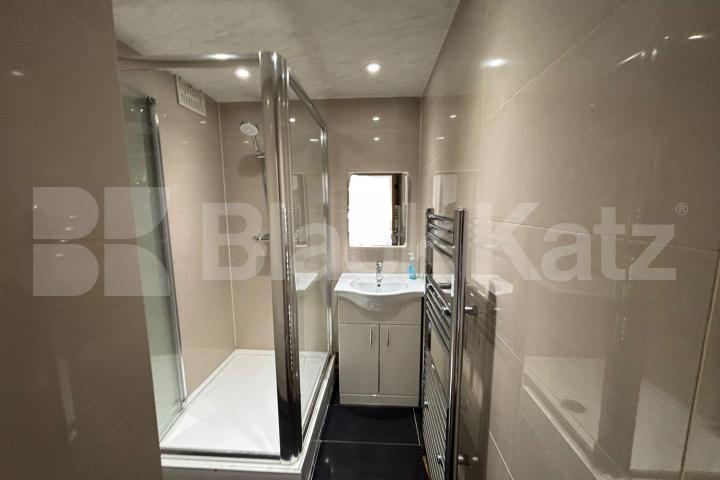 Duplex three double bedroomed apartment with balcony Coopers Road, Bermondsey