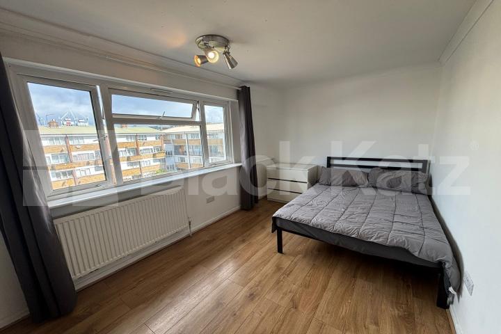 Duplex three double bedroomed apartment with balcony Coopers Road, Bermondsey