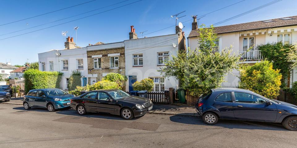 			WHOLE HOUSE!, 3 Bedroom, 1 bath, 1 reception House			 Trinity Road, East Finchley