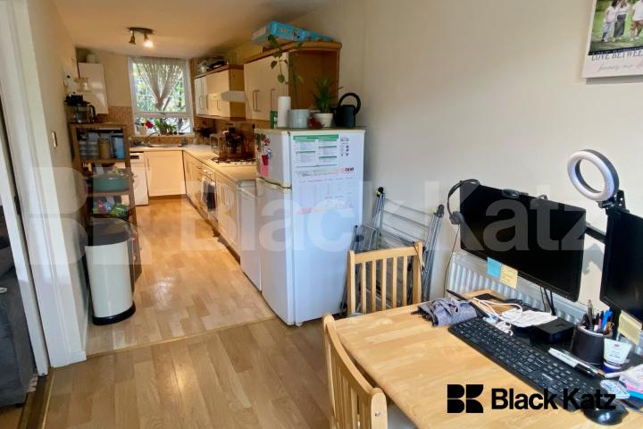 Spacious split level house with parking & charming patio garden Garratt Lane, Earlsfield