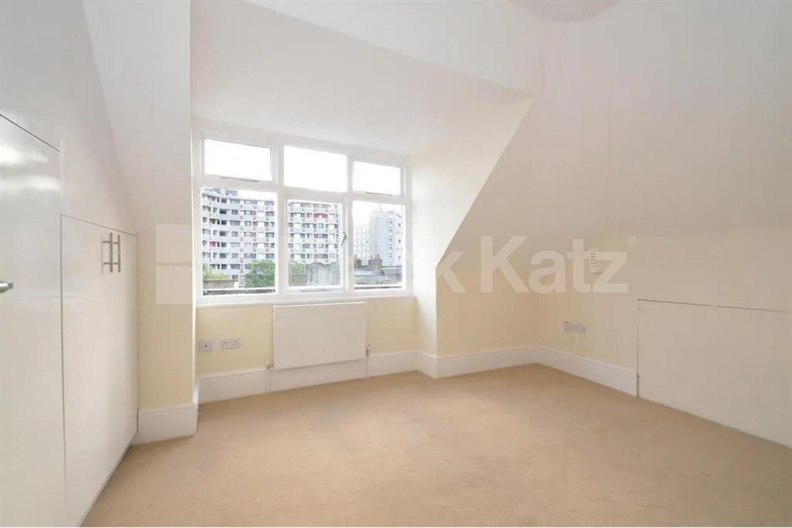 			3 Bedroom, 2 bath, 1 reception Apartment			 Hackney Road, Shoreditch / Bethnal Green