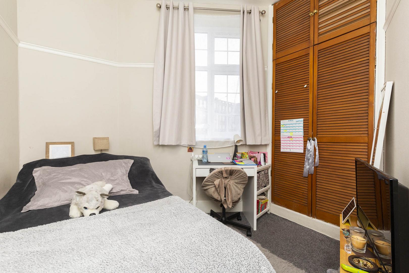 			3 Bedroom, 3 bath, 1 reception Flat			 Parade Mansions, Watford Way, Hendon