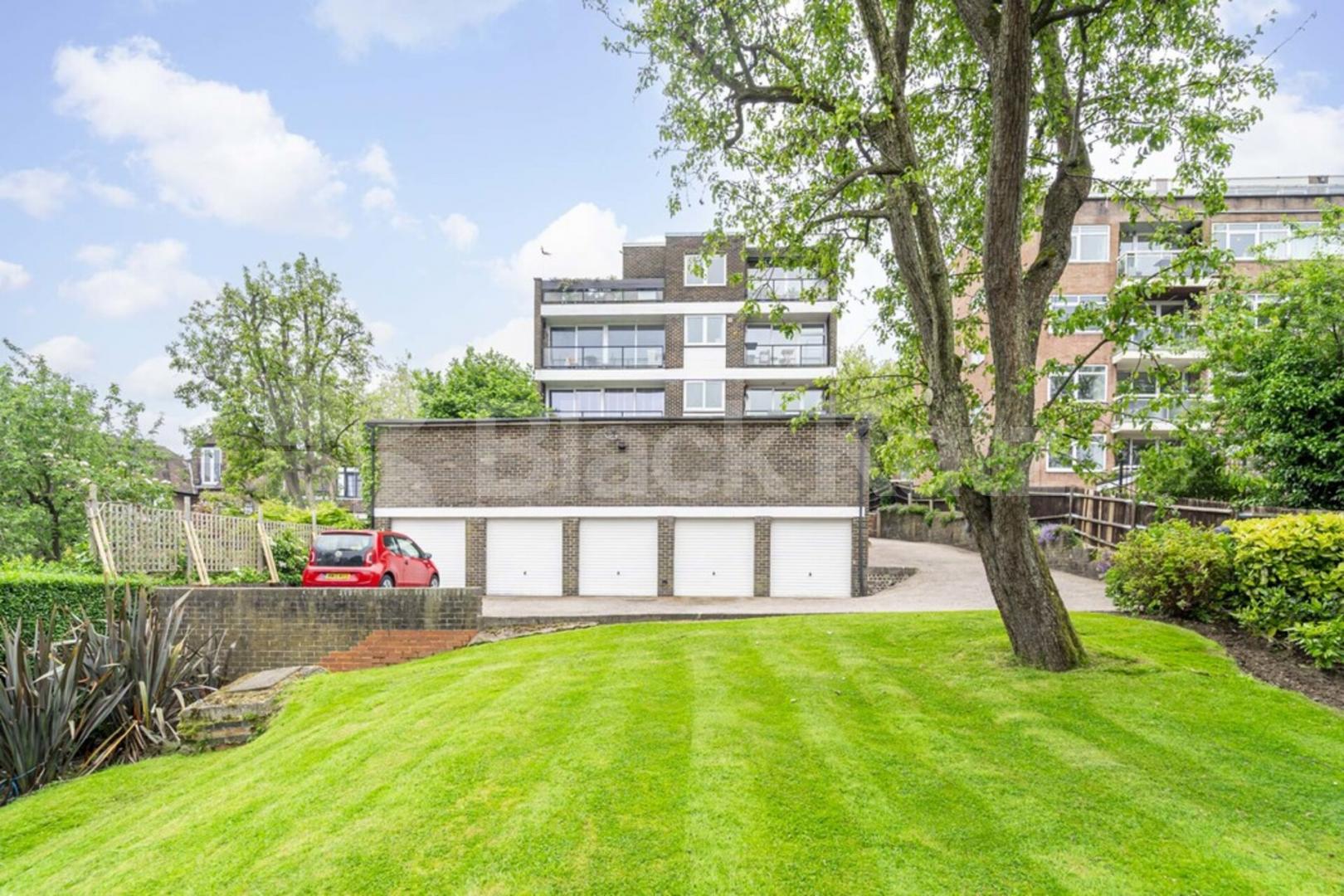 Spectacular panoramic views with a balcony and floor to ceiling windows Shepherds Hill, Highgate