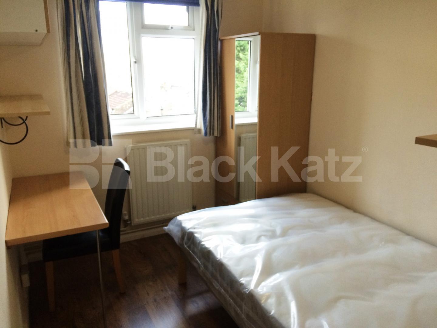 			NEW INSTRUCTION, 3 Bedroom, 1 bath, 1 reception Apartment			 Balaclava Road, Bermondsey